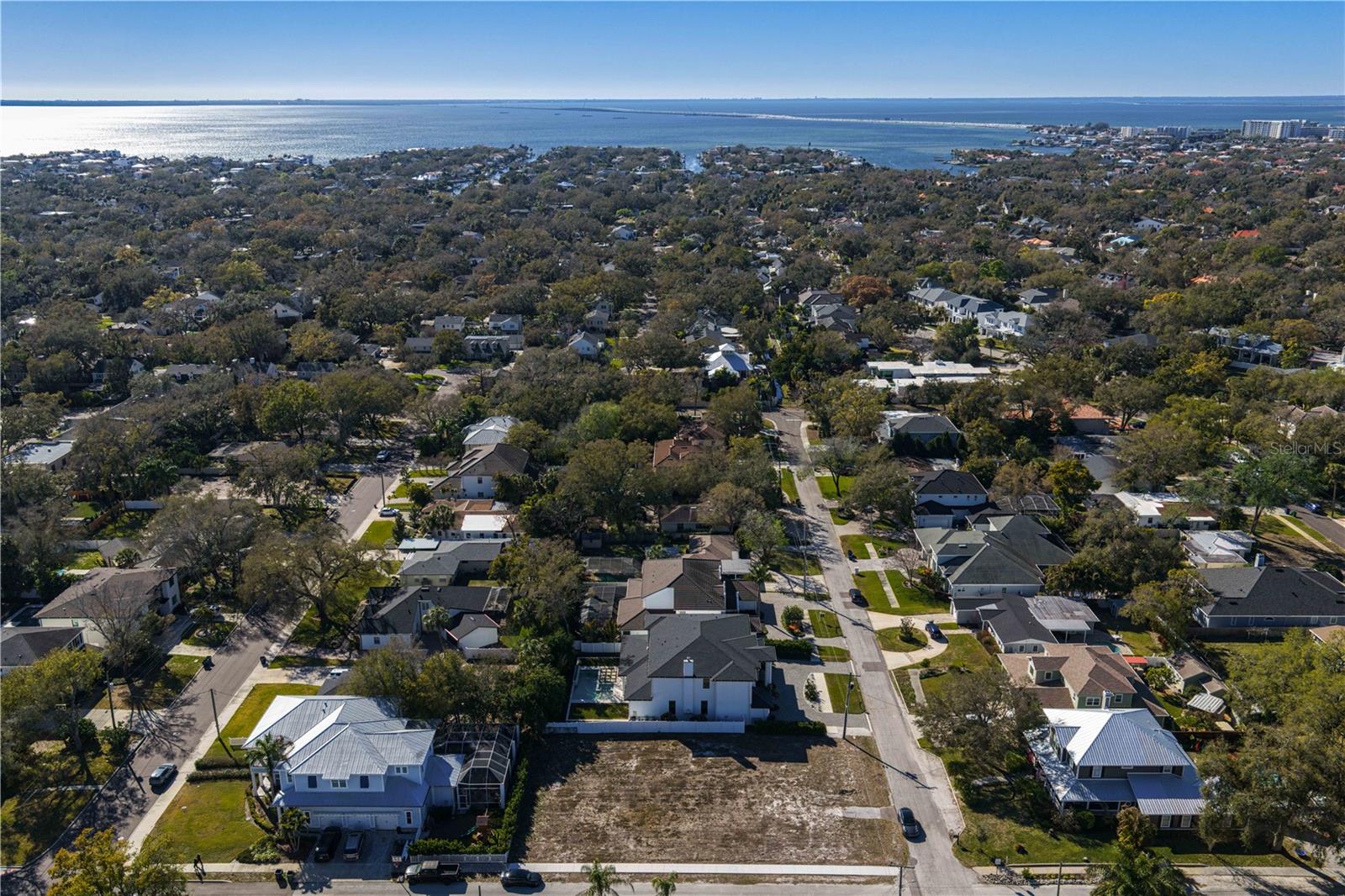 Listing photo id 61 for 4304 Jetton Avenue