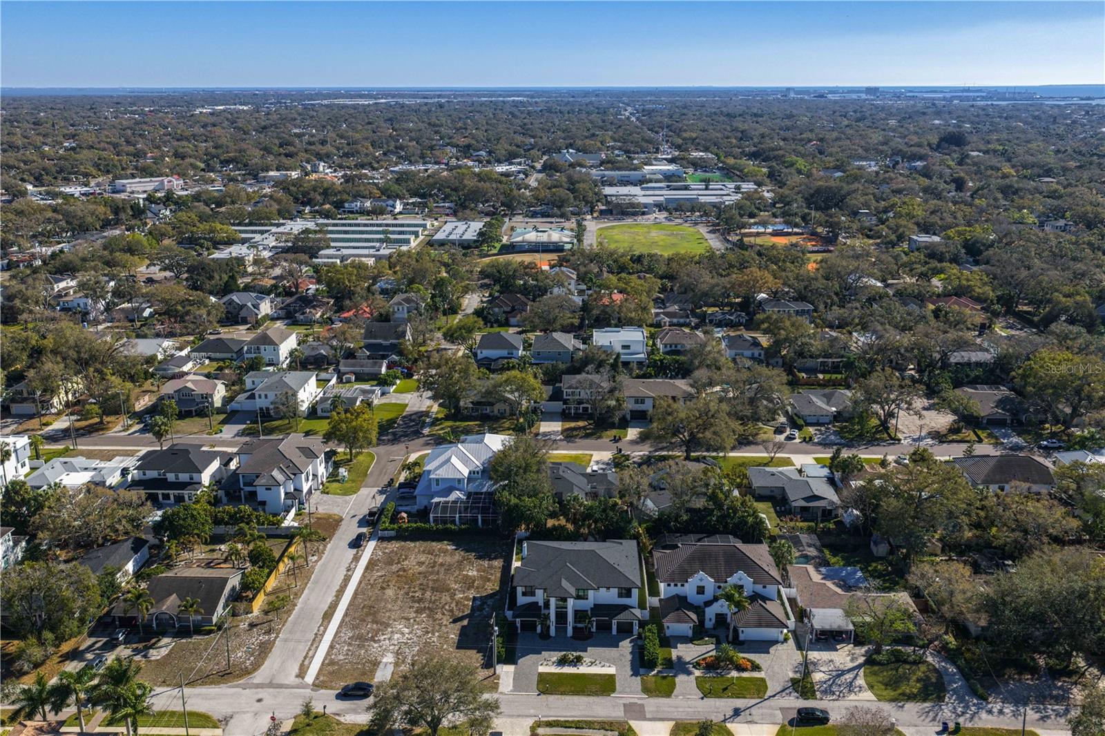 Listing photo id 63 for 4304 Jetton Avenue