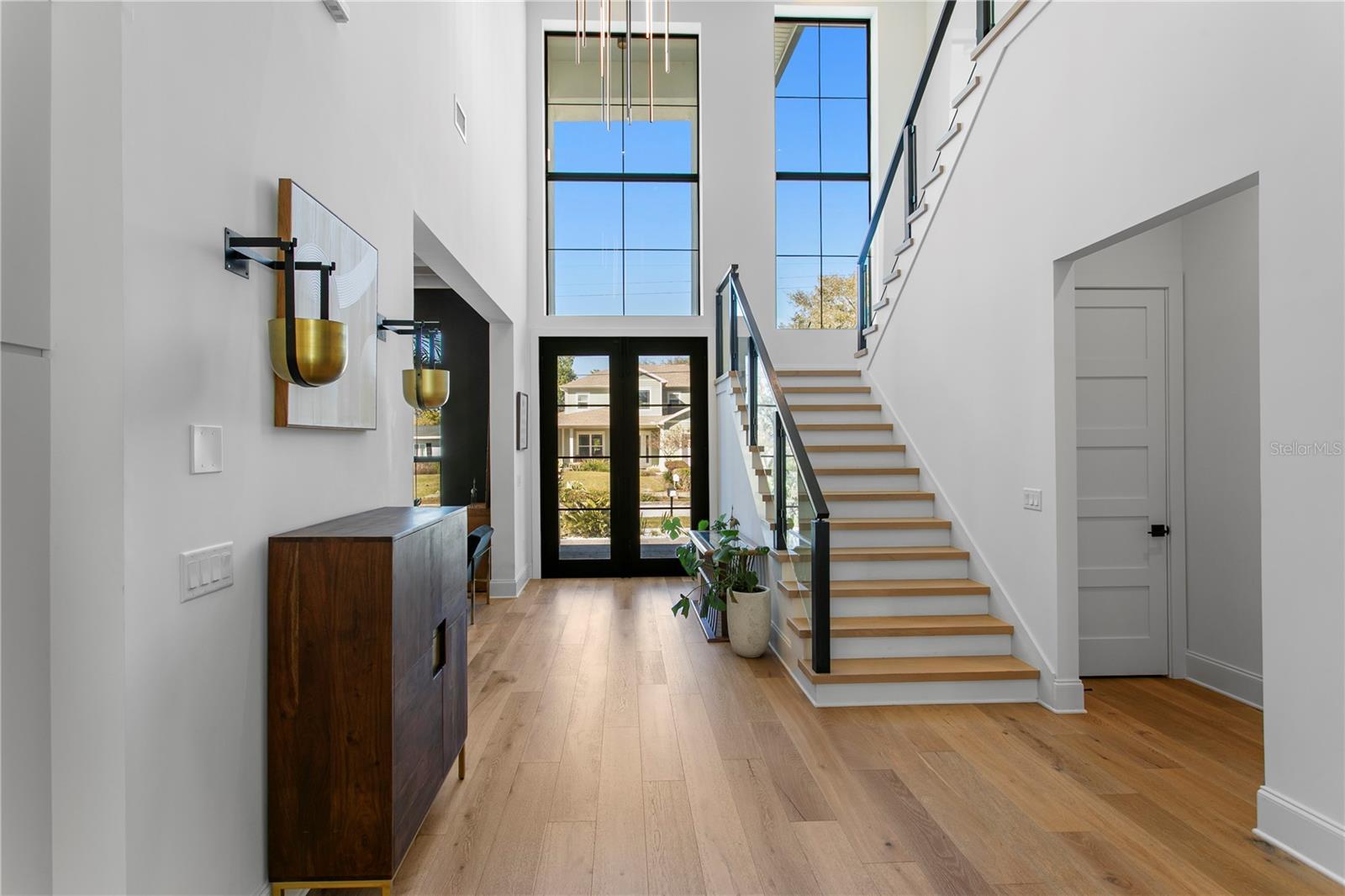 Listing photo id 6 for 4304 Jetton Avenue