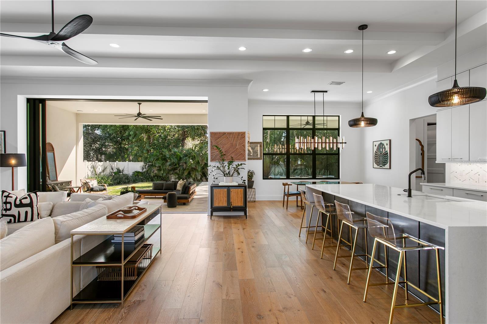 Listing photo id 7 for 4304 Jetton Avenue