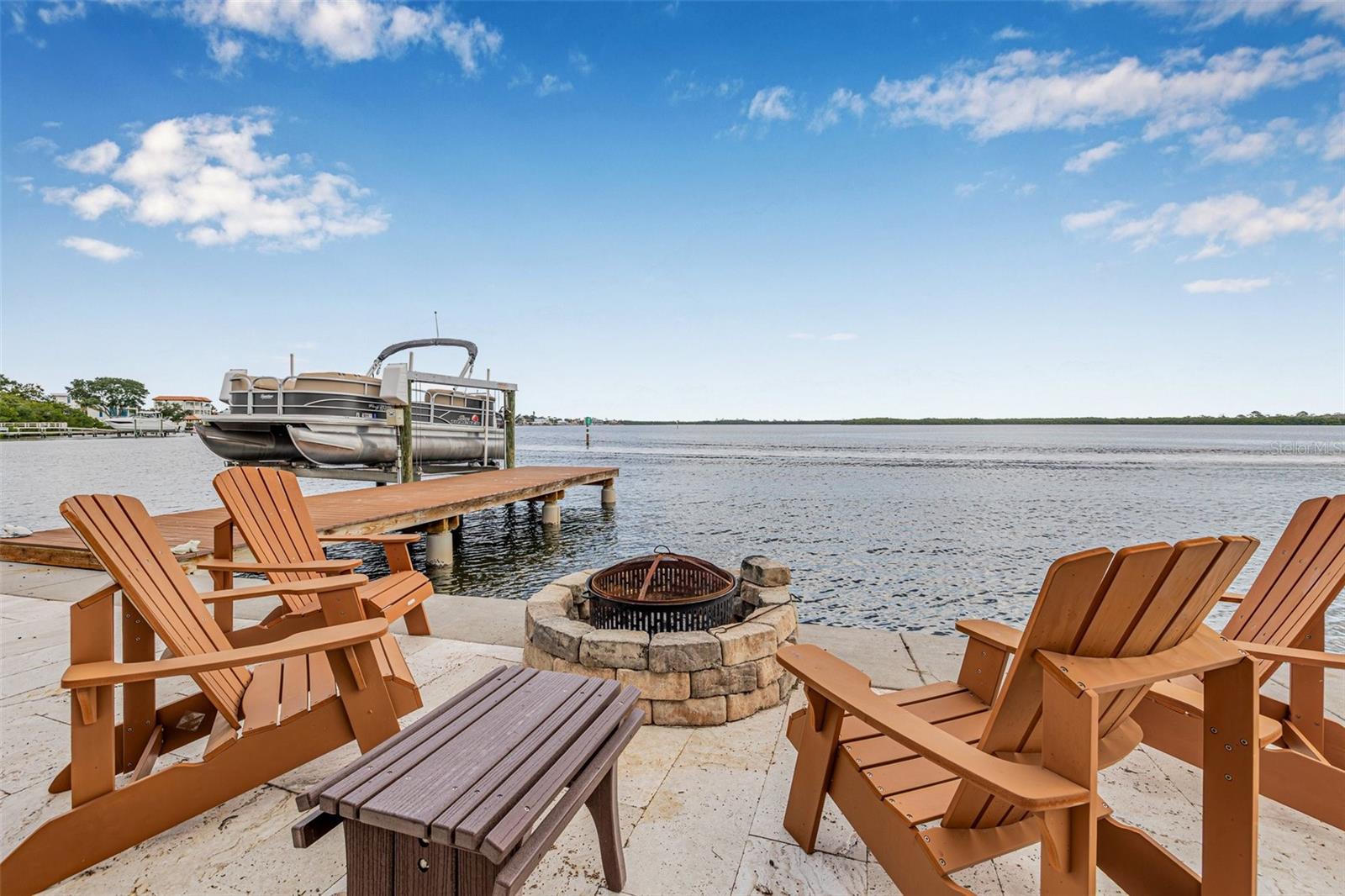 Listing photo id 3 for 1819 Bayou Grande Boulevard Ne