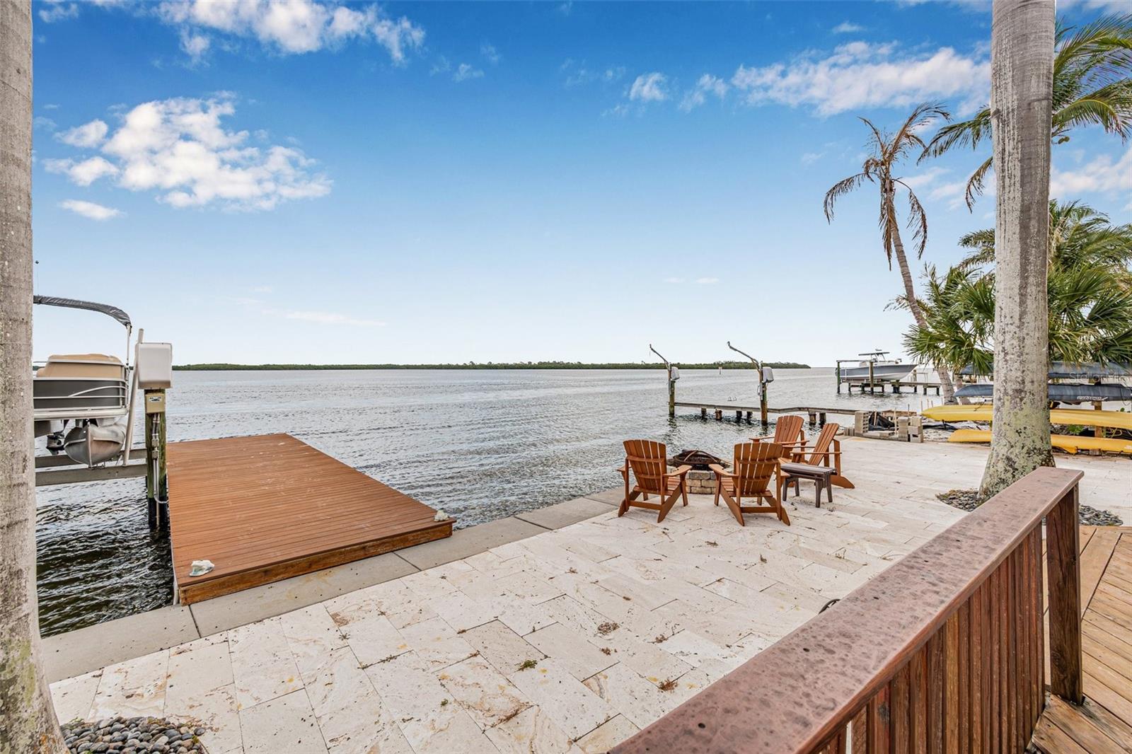 Listing photo id 4 for 1819 Bayou Grande Boulevard Ne