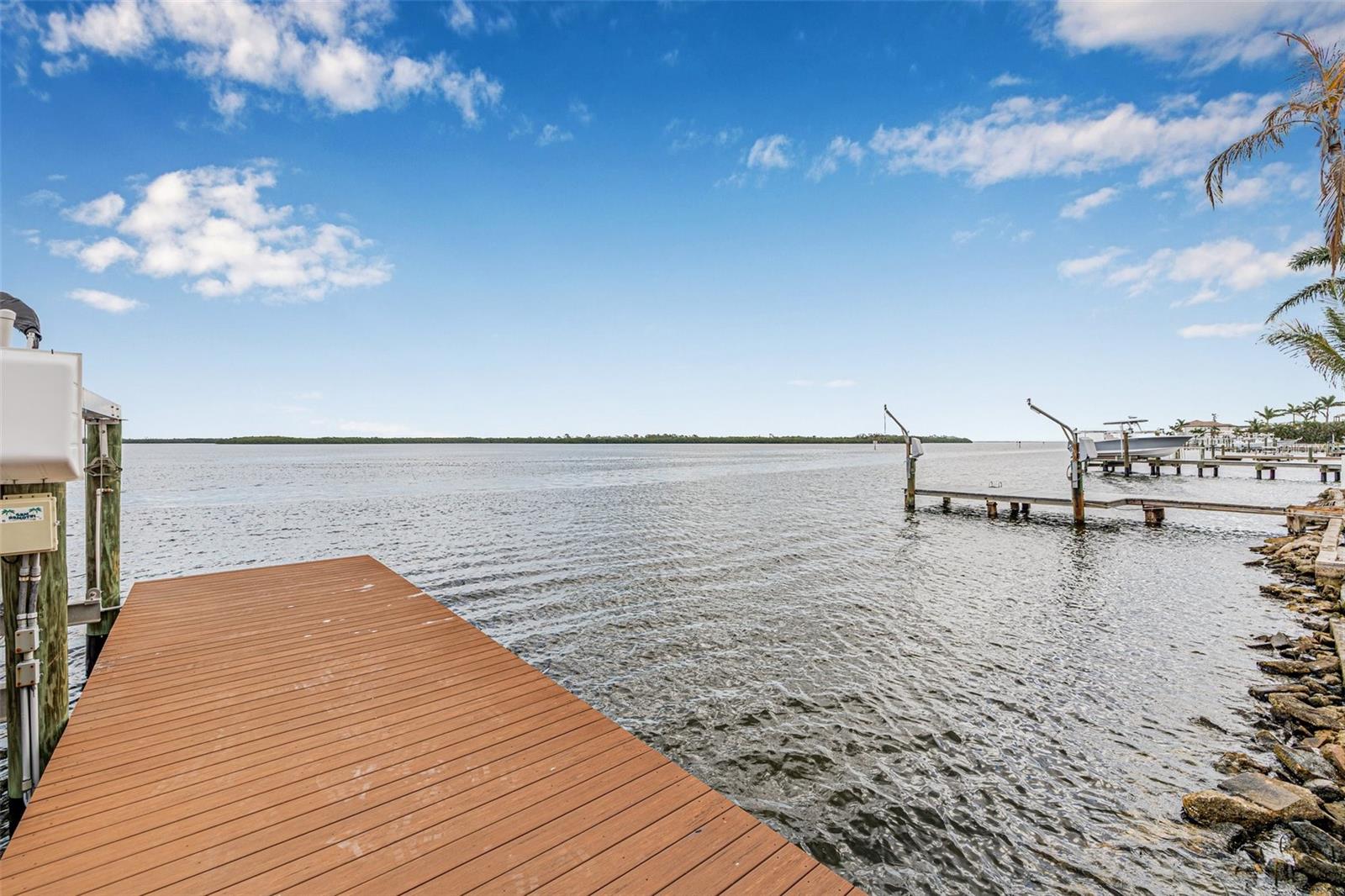 Listing photo id 5 for 1819 Bayou Grande Boulevard Ne