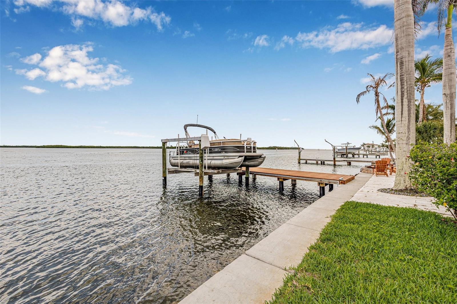Listing photo id 6 for 1819 Bayou Grande Boulevard Ne