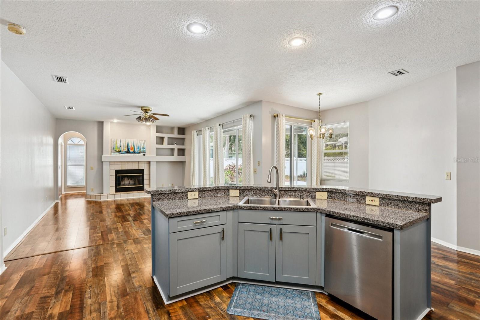 Image 10 of 33 For 9305 Wellington Park Circle