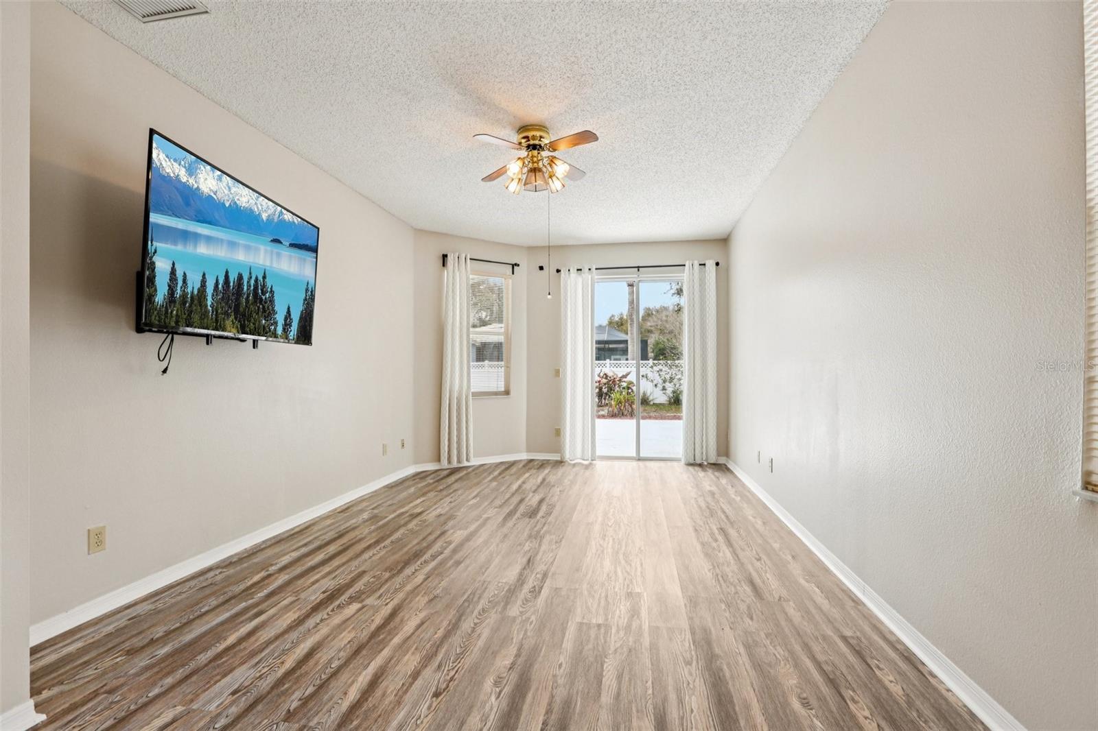 Image 15 of 33 For 9305 Wellington Park Circle