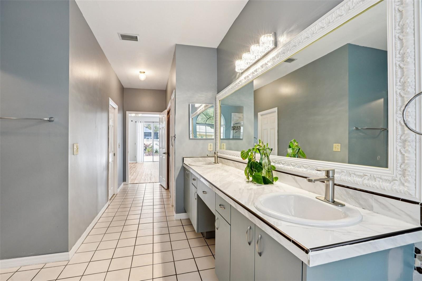 Image 19 of 33 For 9305 Wellington Park Circle