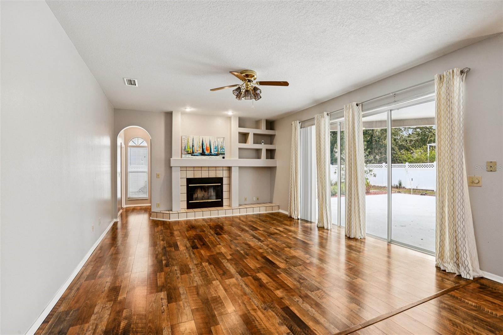 Image 7 of 33 For 9305 Wellington Park Circle