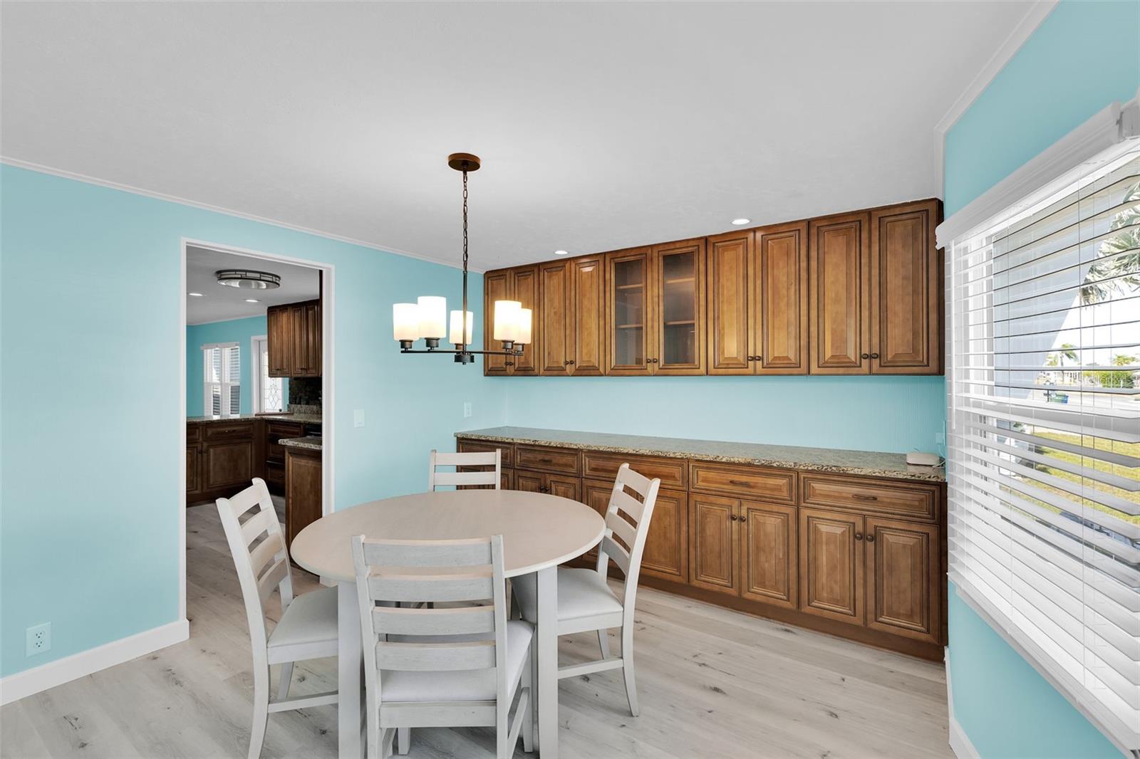 Image 10 of 32 For 517 Los Altos