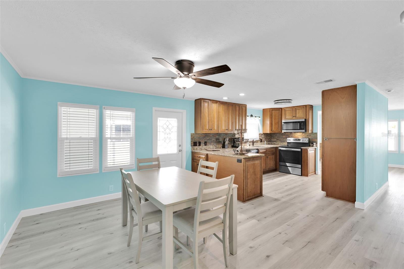 Image 6 of 32 For 517 Los Altos