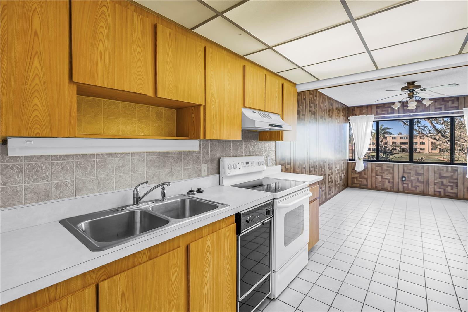 Image 14 of 32 For 4920 Locust Street Ne 204