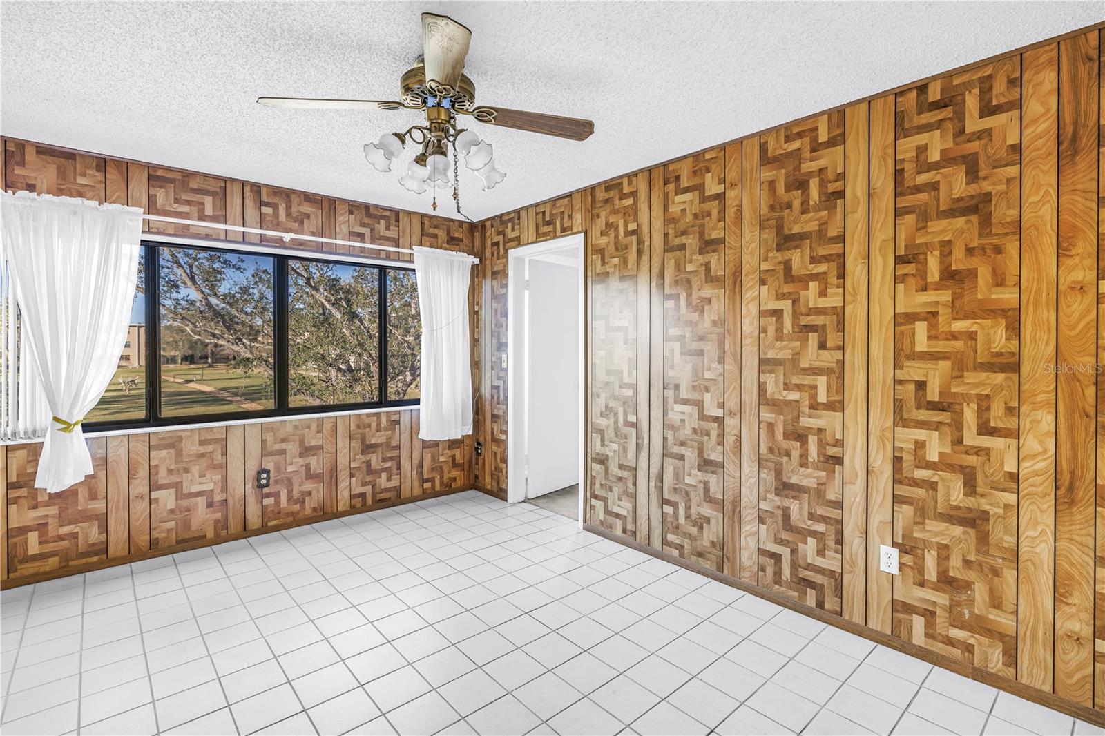 Image 16 of 32 For 4920 Locust Street Ne 204