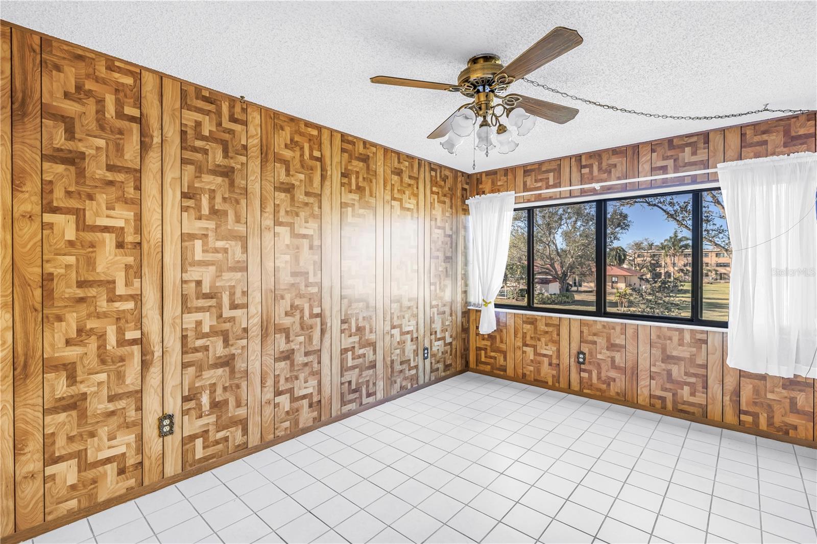 Image 17 of 32 For 4920 Locust Street Ne 204