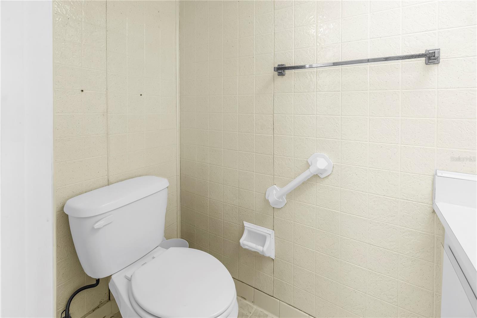 Image 20 of 32 For 4920 Locust Street Ne 204