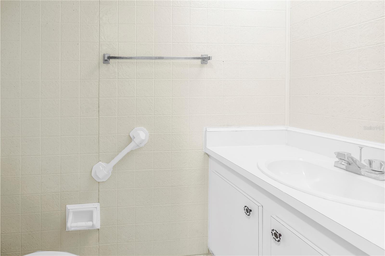 Image 21 of 32 For 4920 Locust Street Ne 204