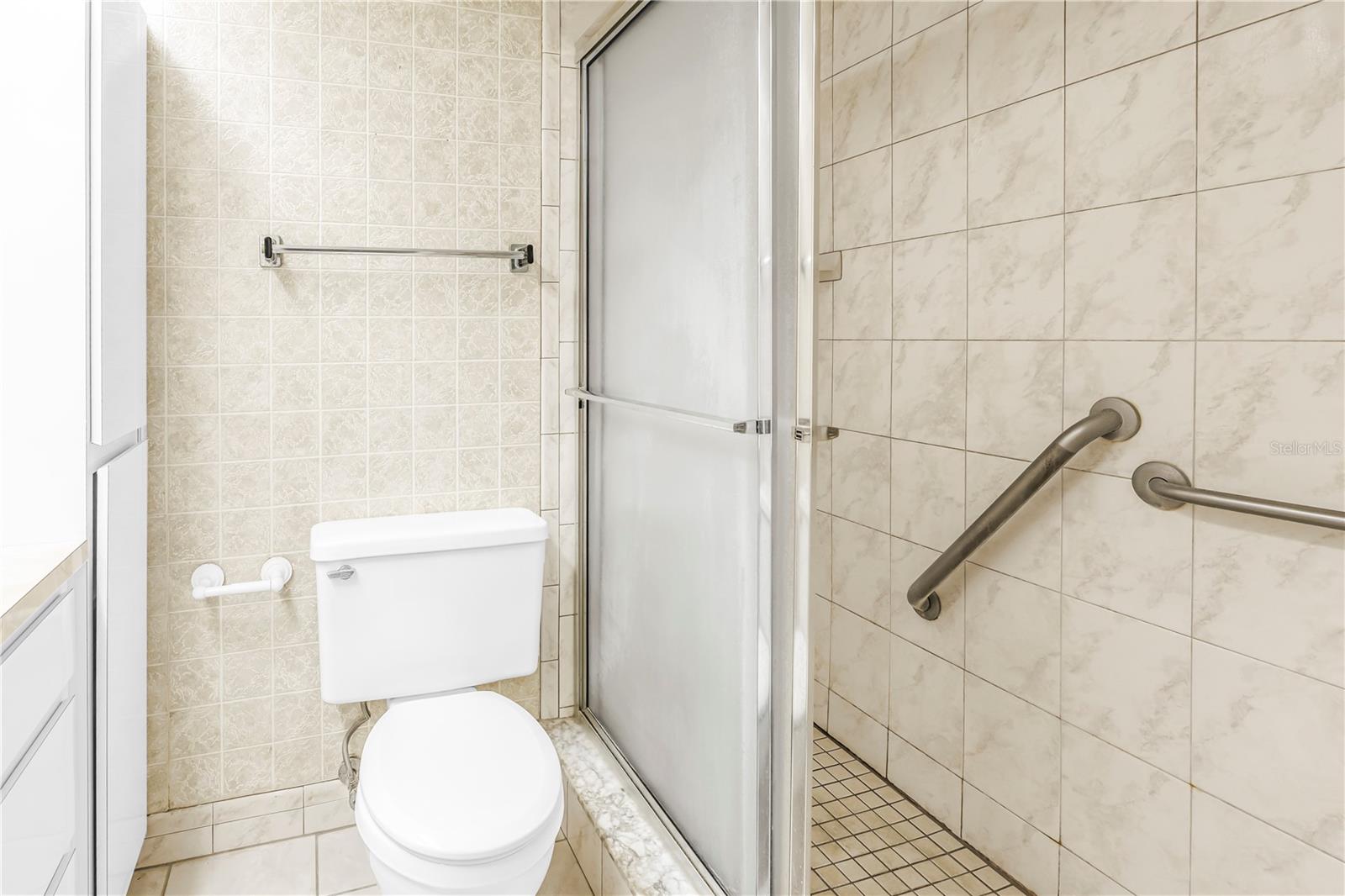 Image 23 of 32 For 4920 Locust Street Ne 204