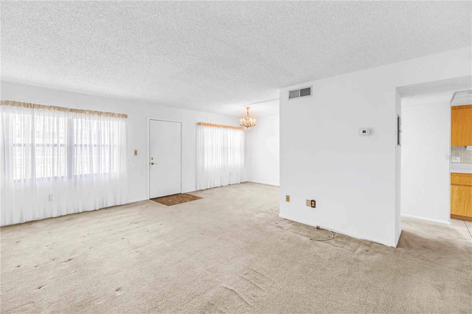 Image 3 of 32 For 4920 Locust Street Ne 204