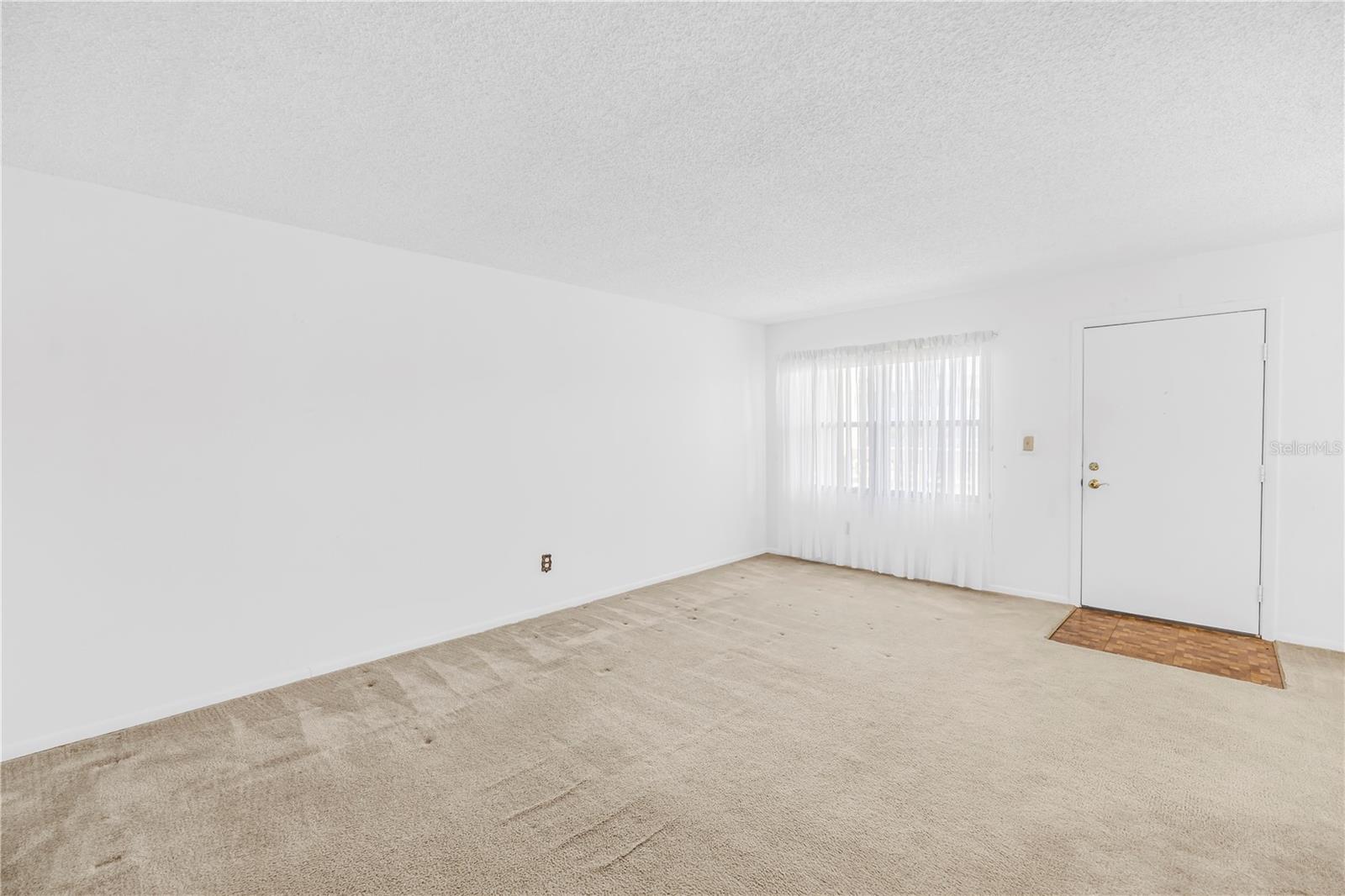 Image 4 of 32 For 4920 Locust Street Ne 204