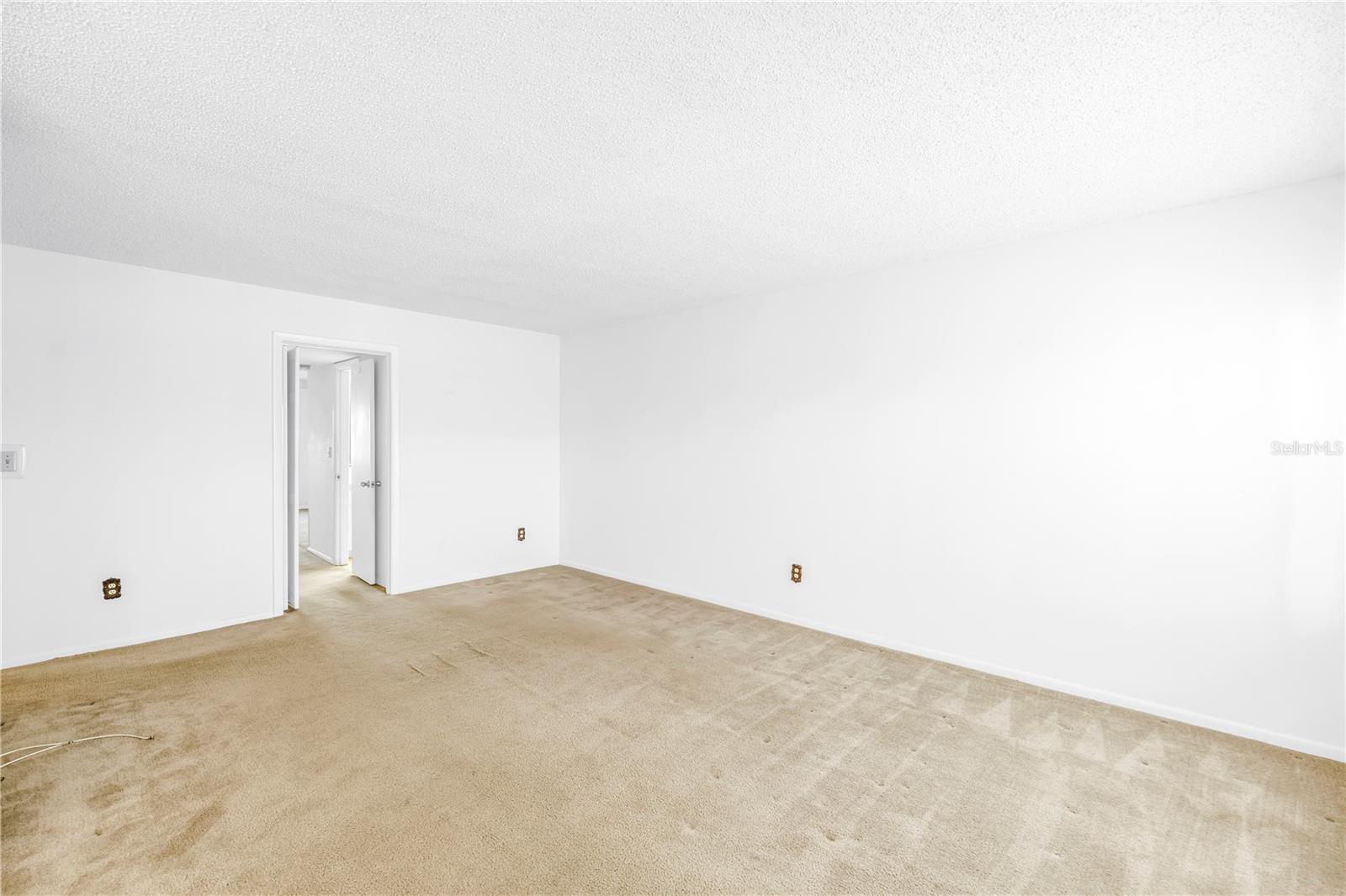 Image 6 of 32 For 4920 Locust Street Ne 204