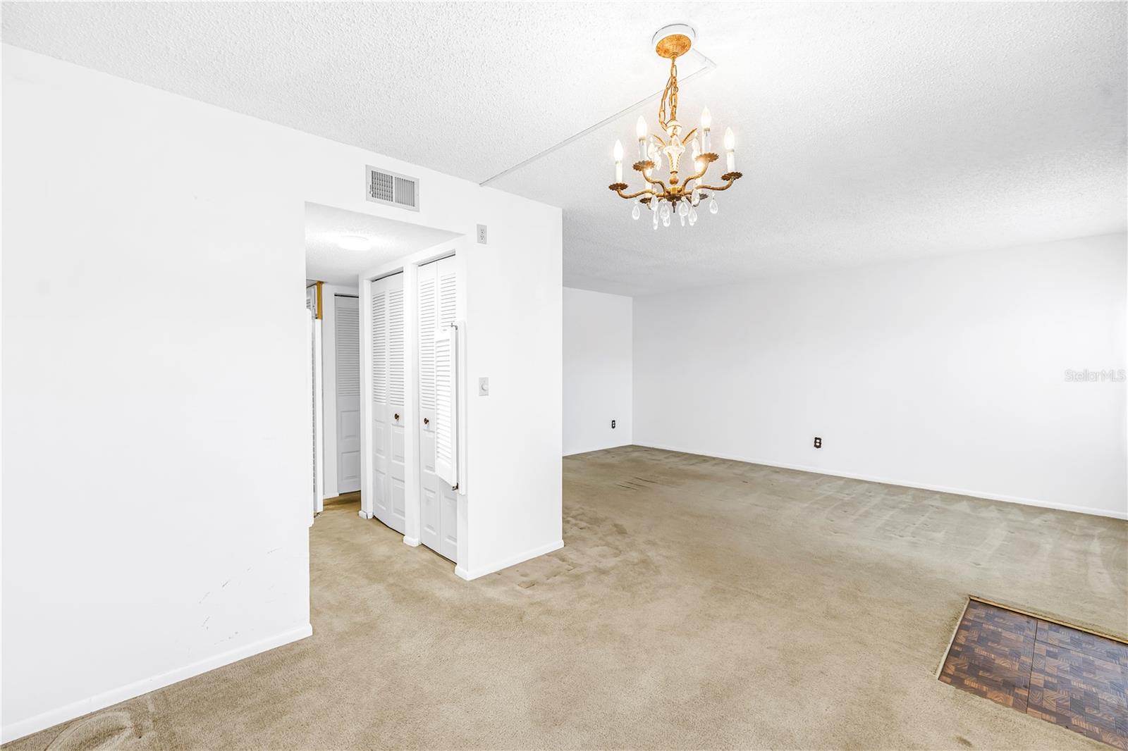 Image 7 of 32 For 4920 Locust Street Ne 204