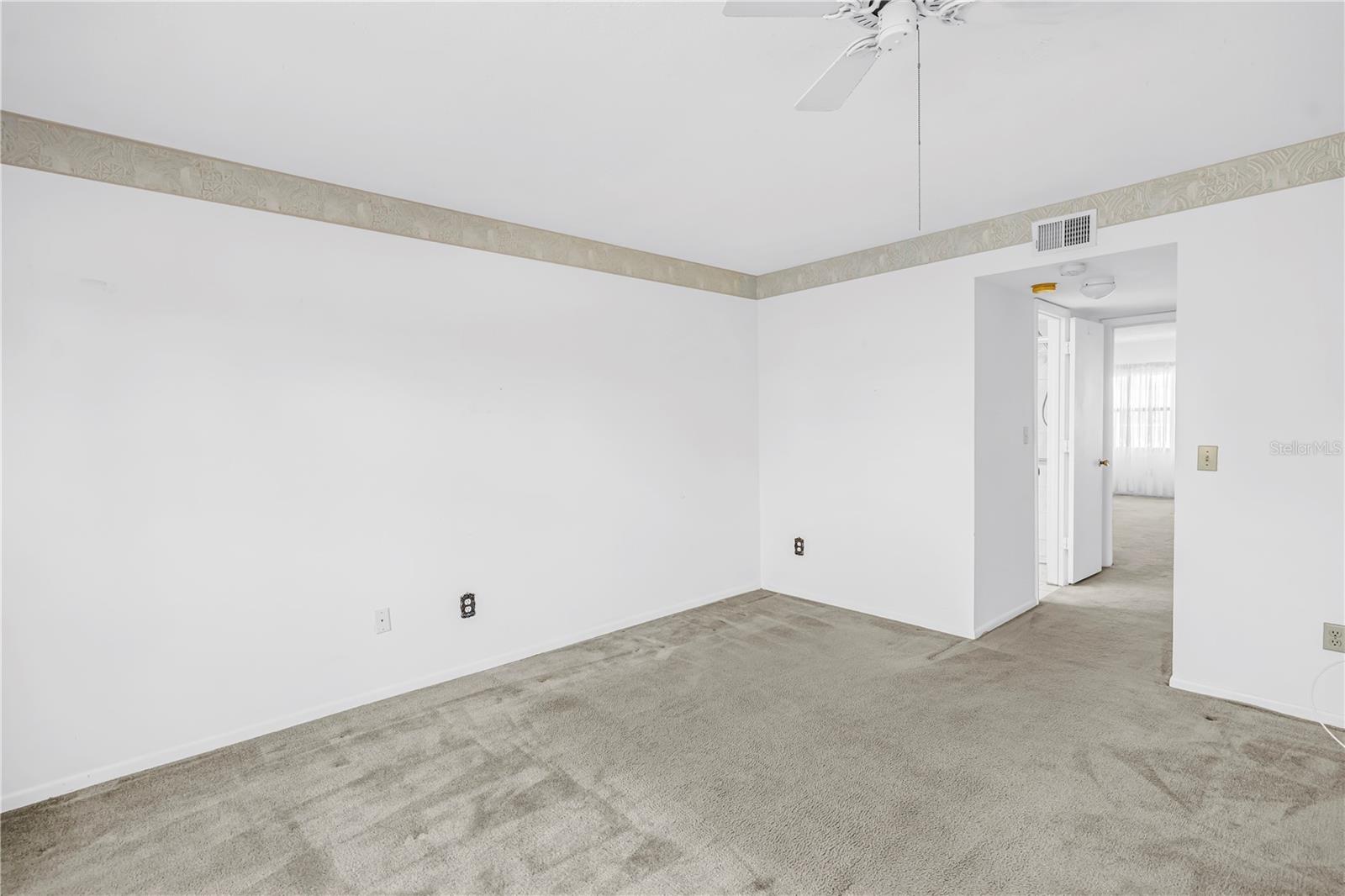 Image 9 of 32 For 4920 Locust Street Ne 204