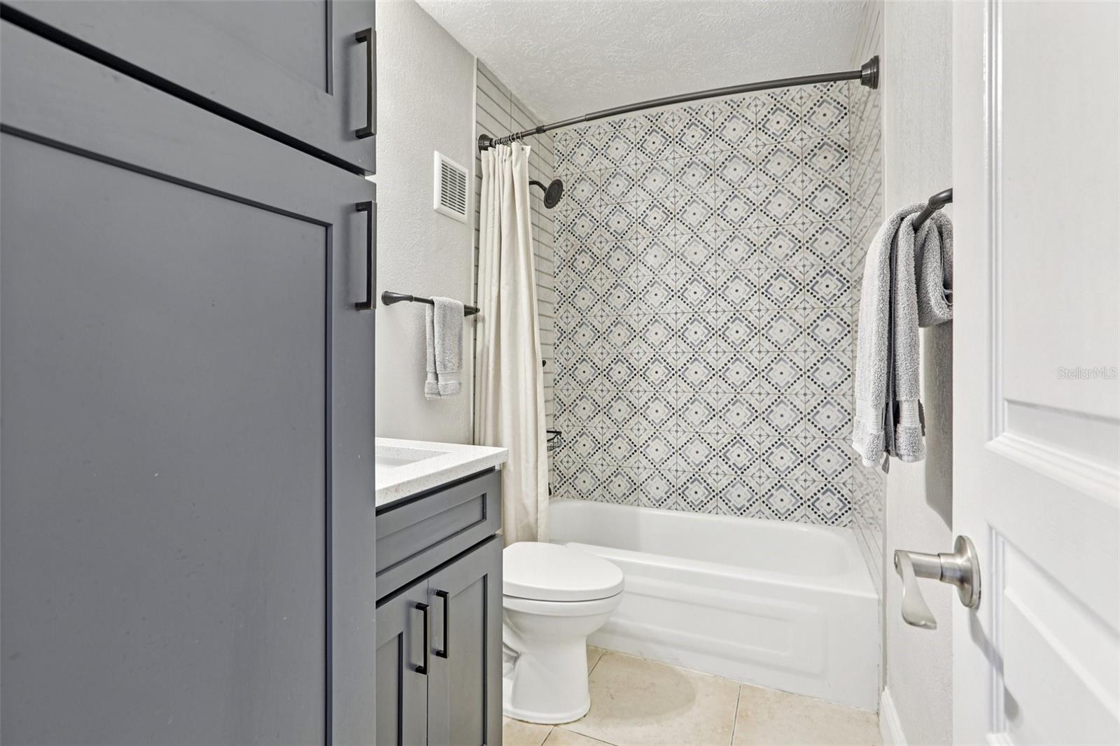 Image 18 of 30 For 13754 Orange Sunset Drive 202