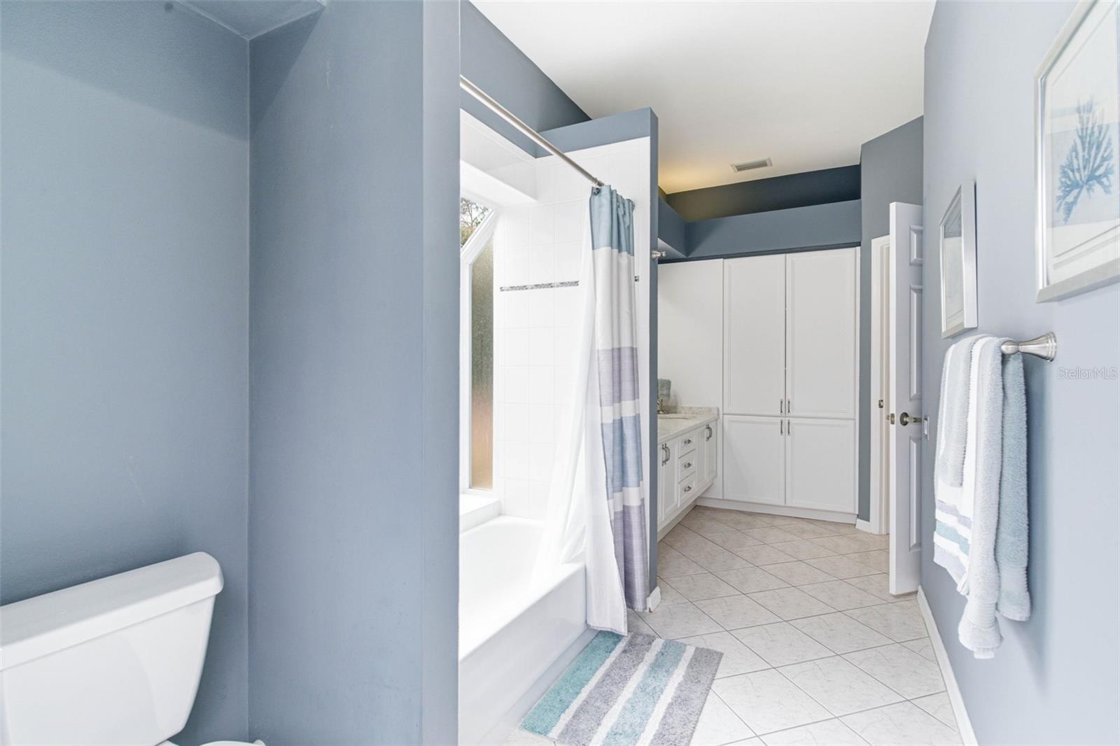 Image 16 of 72 For 1319 Hoversham Drive