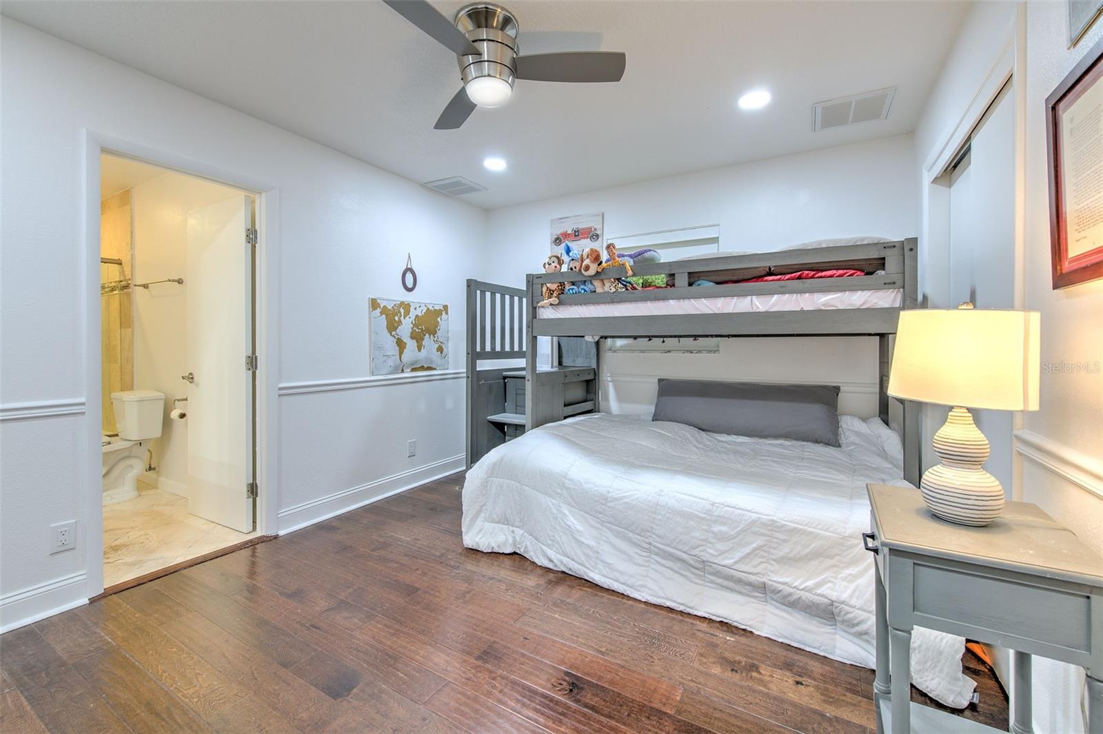 Image 17 of 28 For 3208 Hawthorne Road