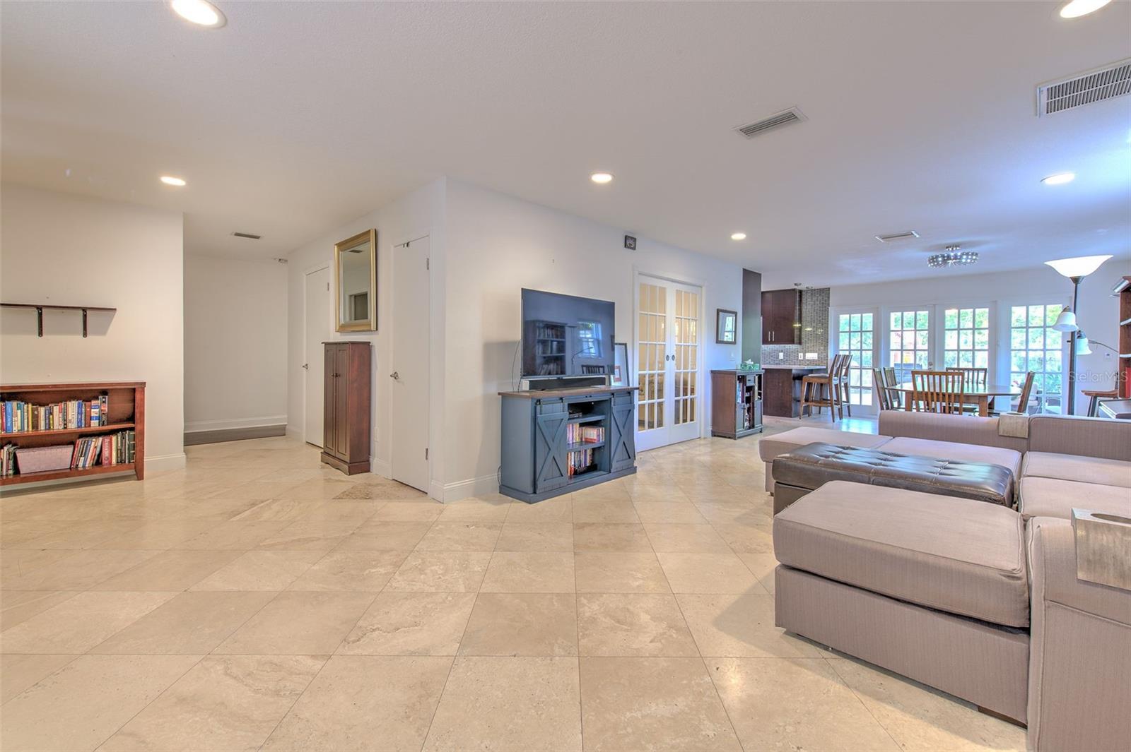 Image 3 of 28 For 3208 Hawthorne Road