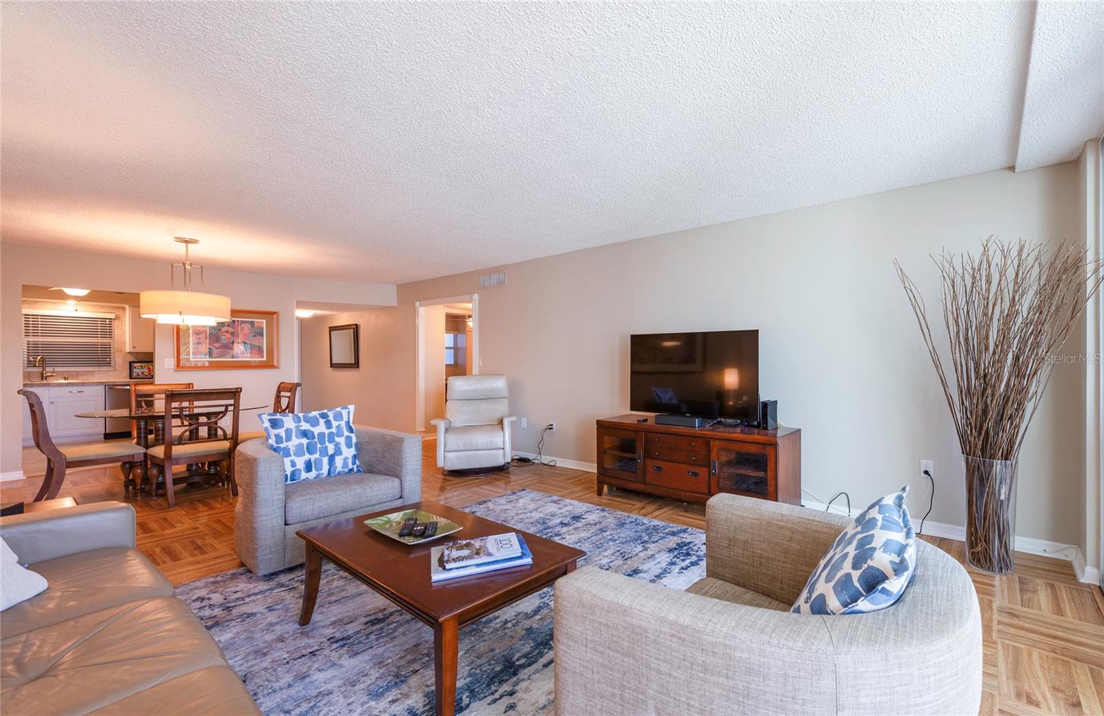 Image 13 of 48 For 700 Beach Drive Ne 406