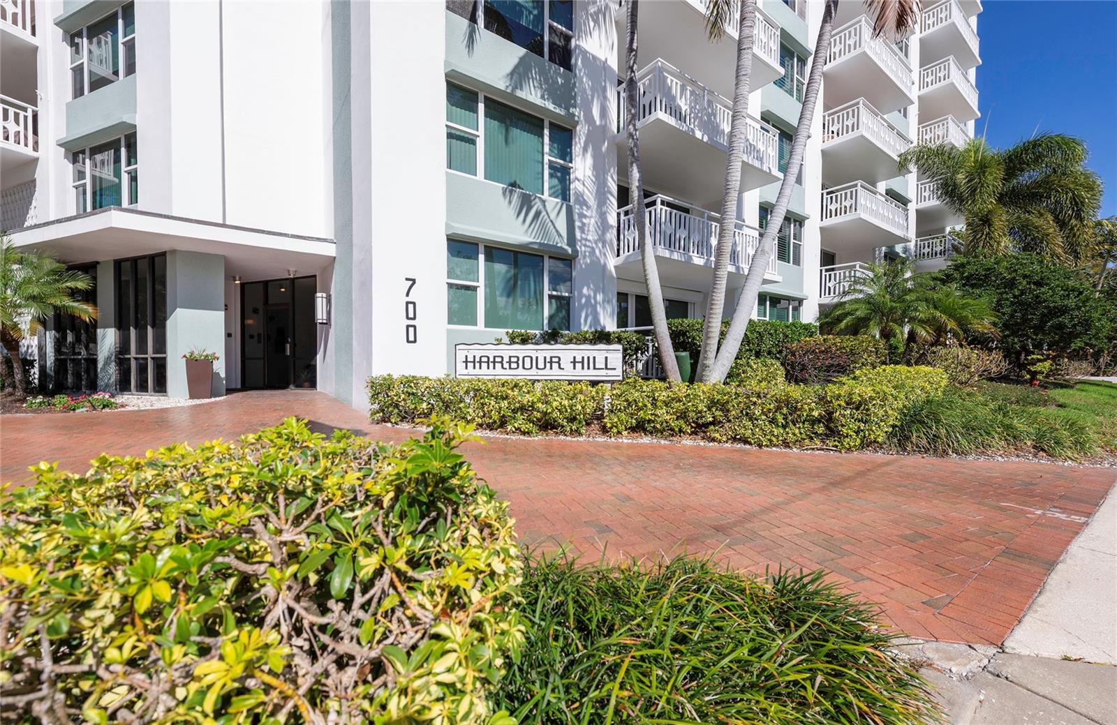 Image 2 of 48 For 700 Beach Drive Ne 406