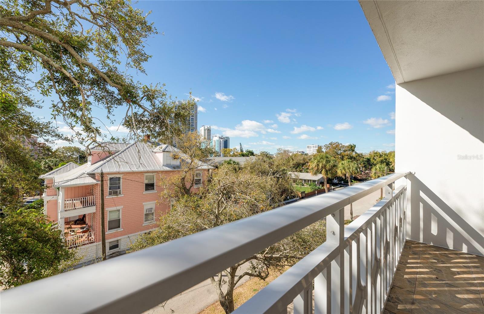 Image 20 of 48 For 700 Beach Drive Ne 406