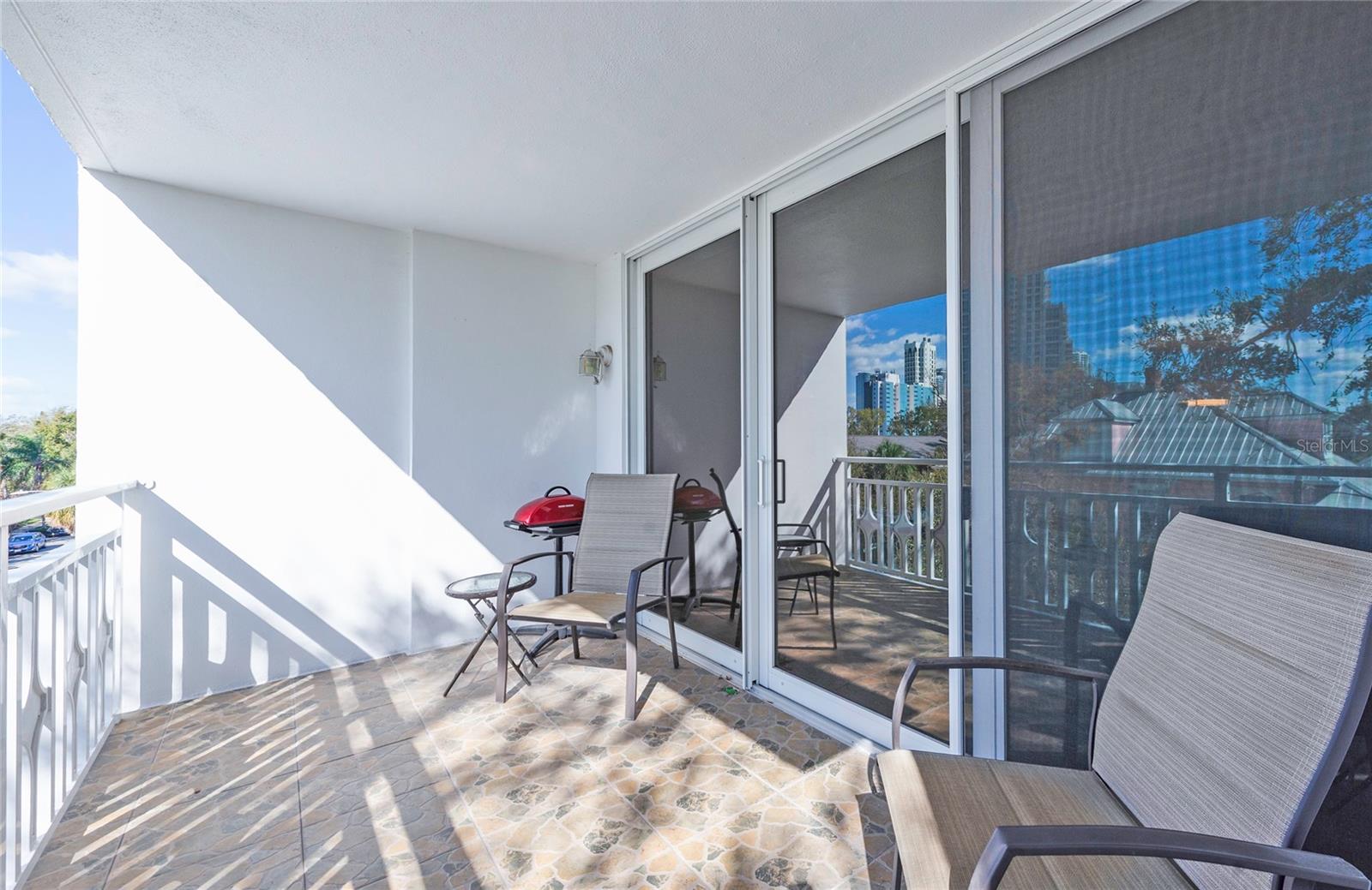 Image 21 of 48 For 700 Beach Drive Ne 406