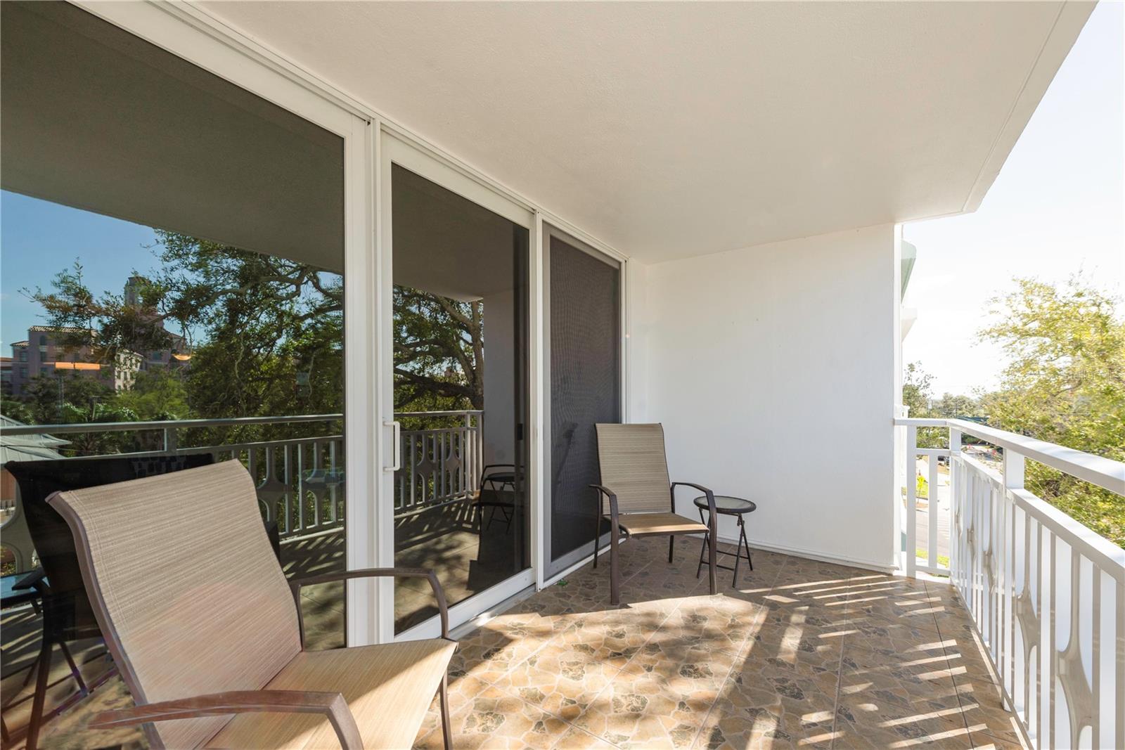 Image 22 of 48 For 700 Beach Drive Ne 406