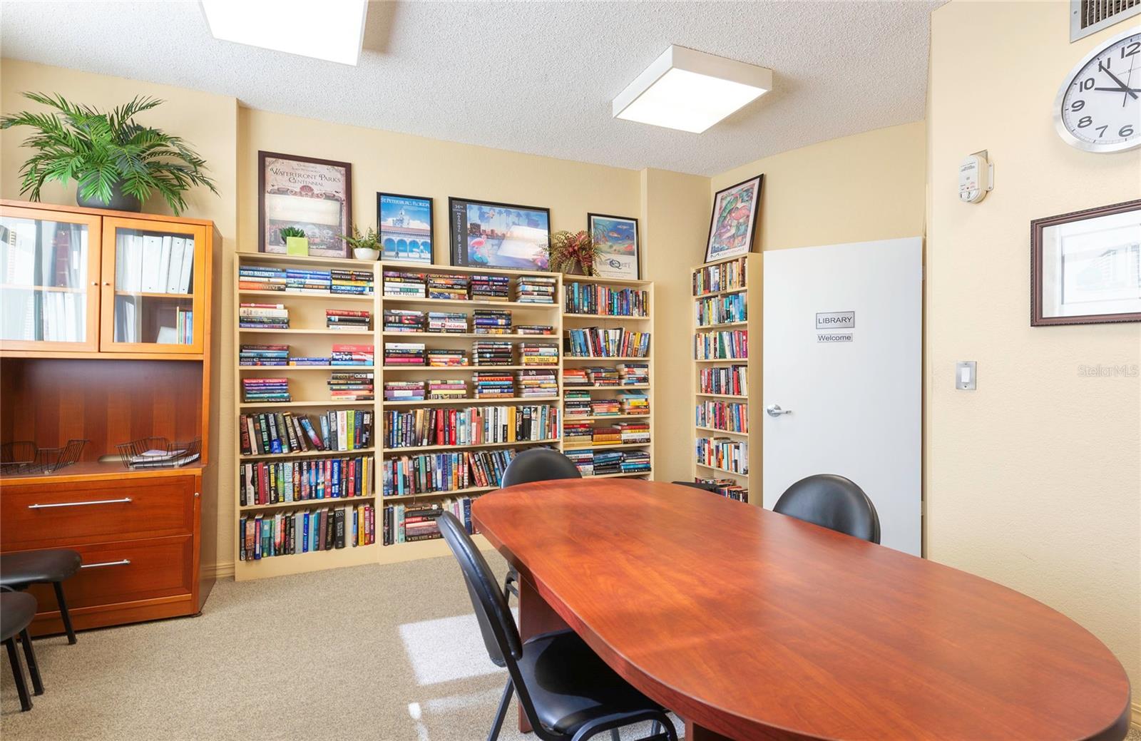 Image 28 of 48 For 700 Beach Drive Ne 406