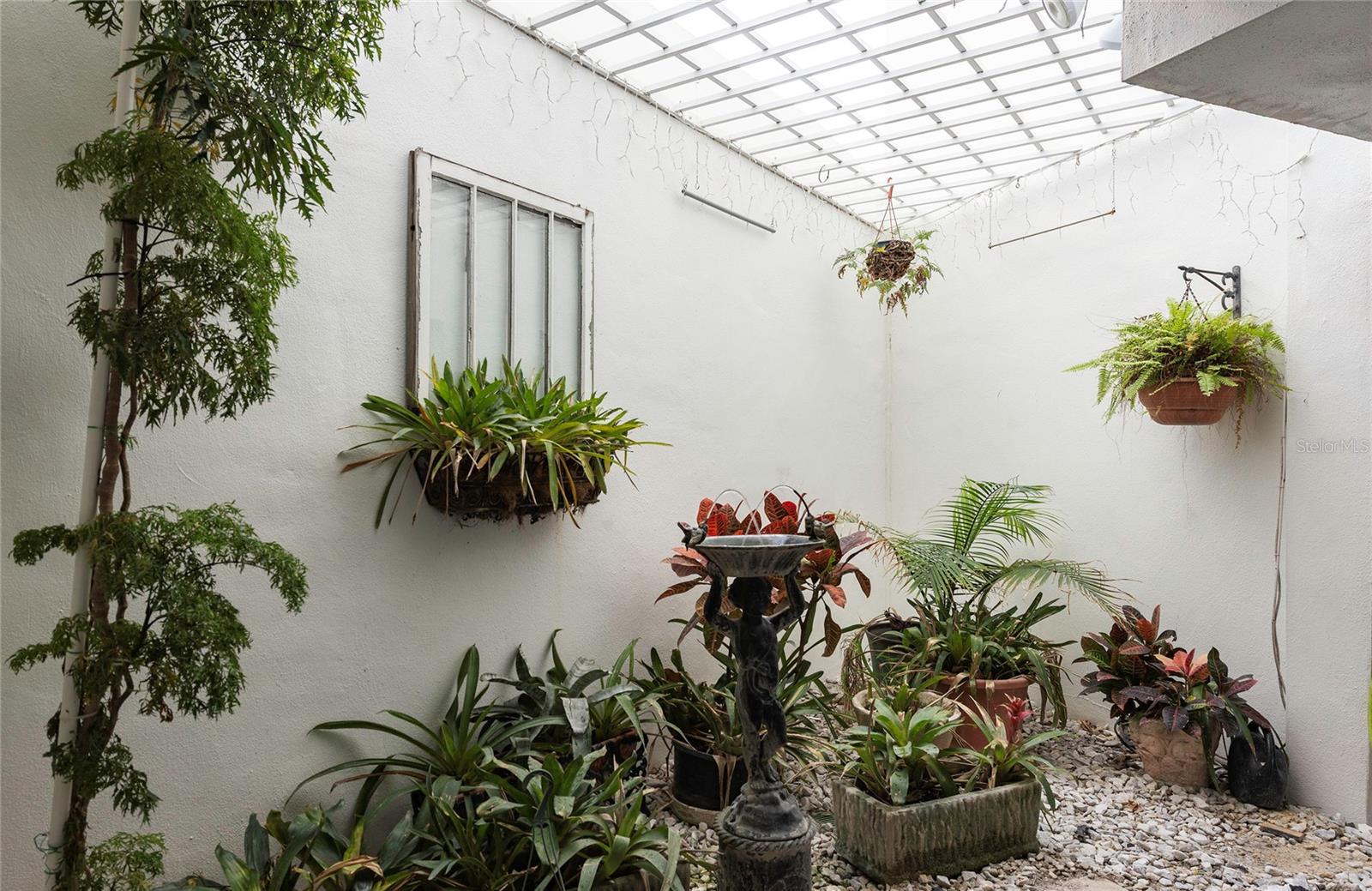 Image 29 of 48 For 700 Beach Drive Ne 406