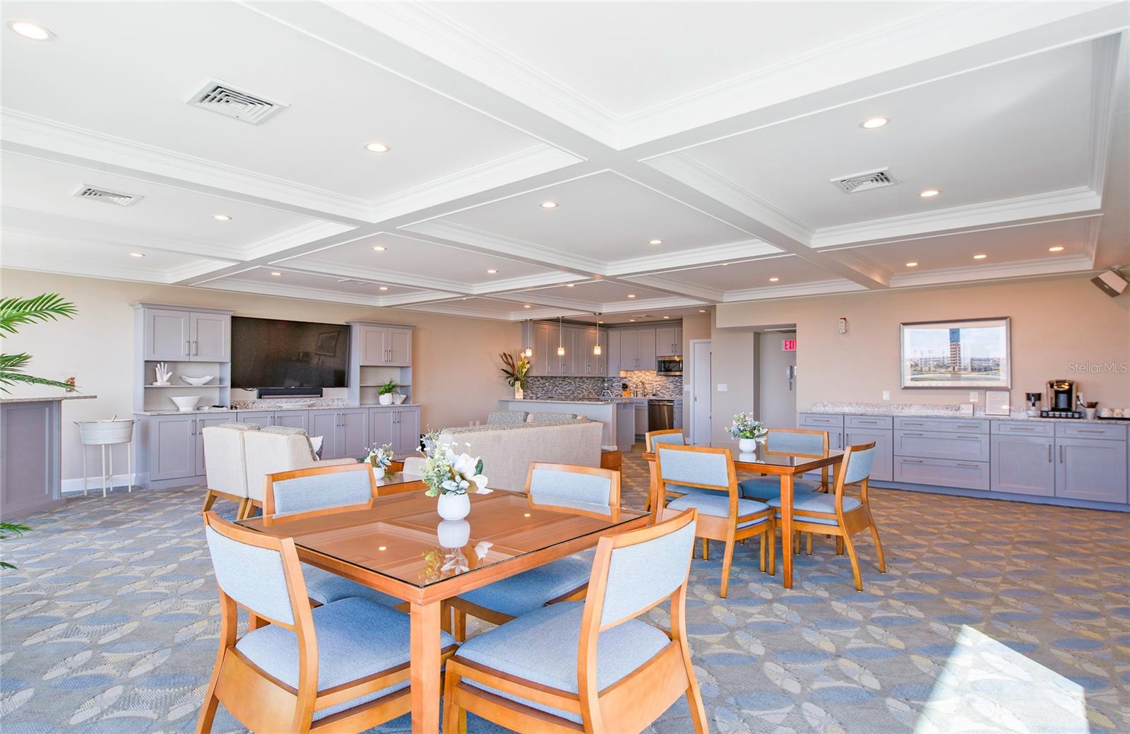 Image 31 of 48 For 700 Beach Drive Ne 406