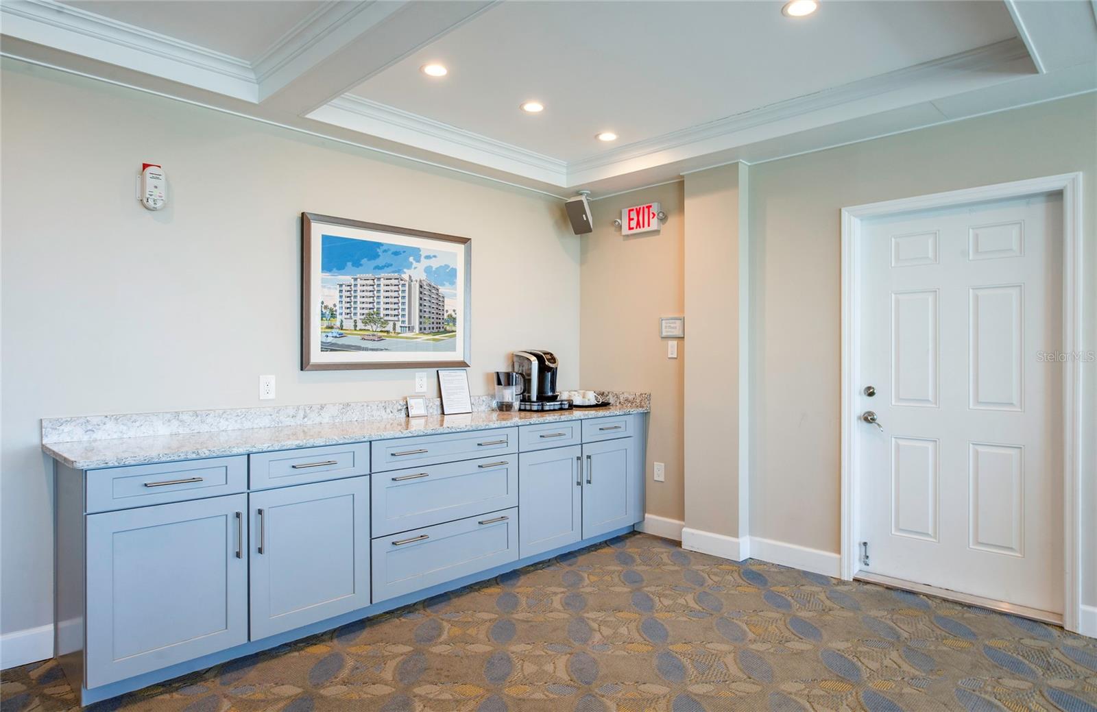 Image 33 of 48 For 700 Beach Drive Ne 406