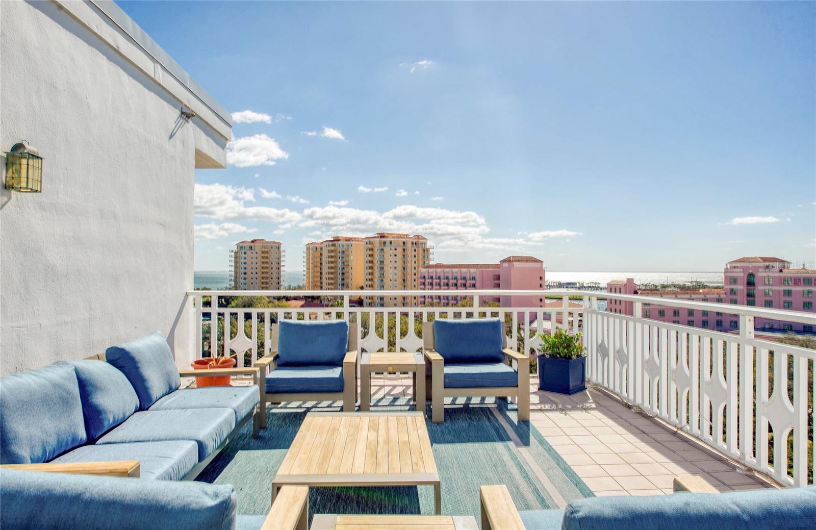 Image 36 of 48 For 700 Beach Drive Ne 406