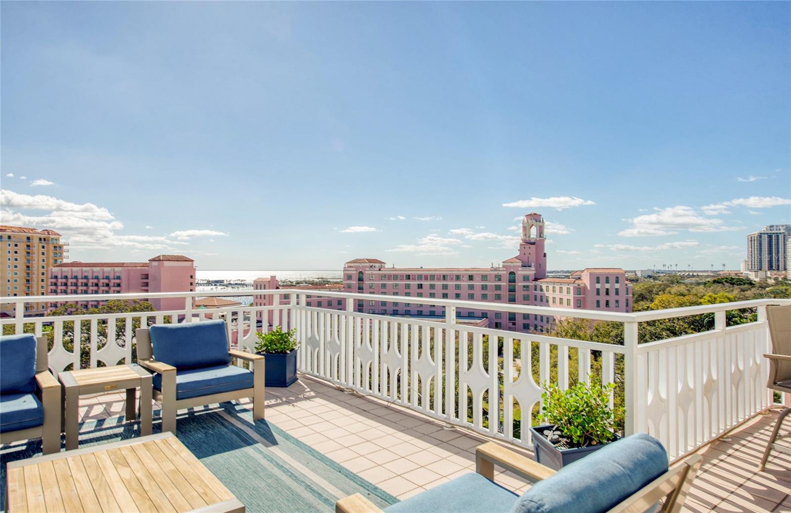 Image 40 of 48 For 700 Beach Drive Ne 406