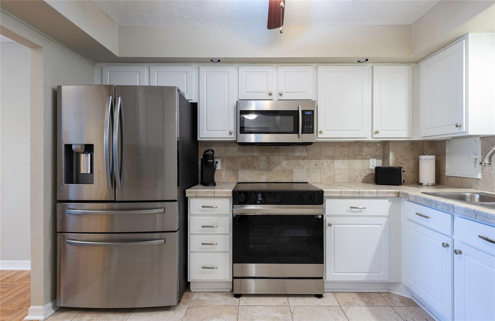 Image 6 of 48 For 700 Beach Drive Ne 406