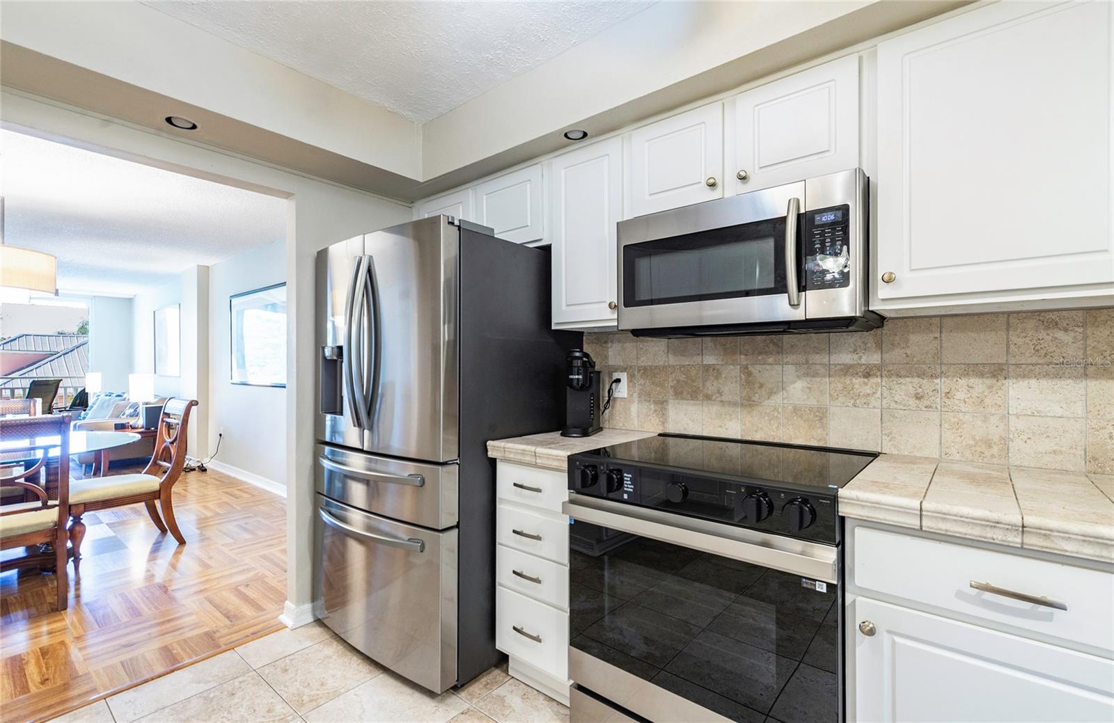 Image 9 of 48 For 700 Beach Drive Ne 406