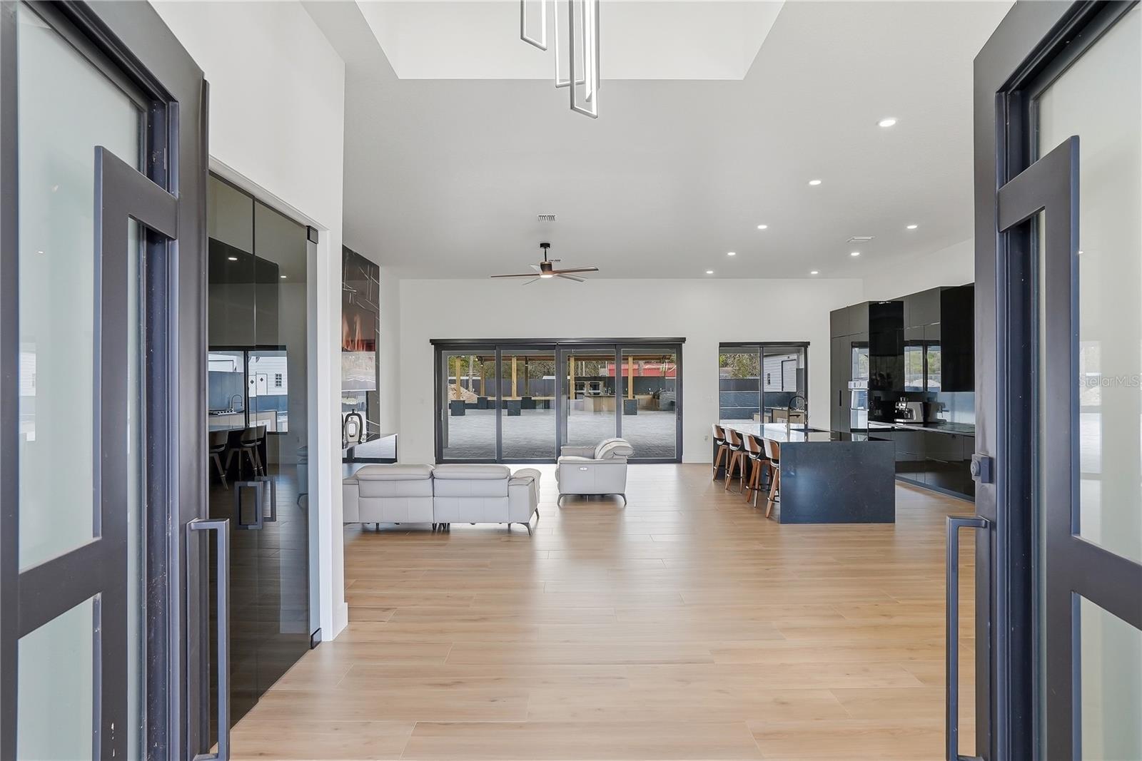 Listing photo id 9 for 17736 Overstreet Lane