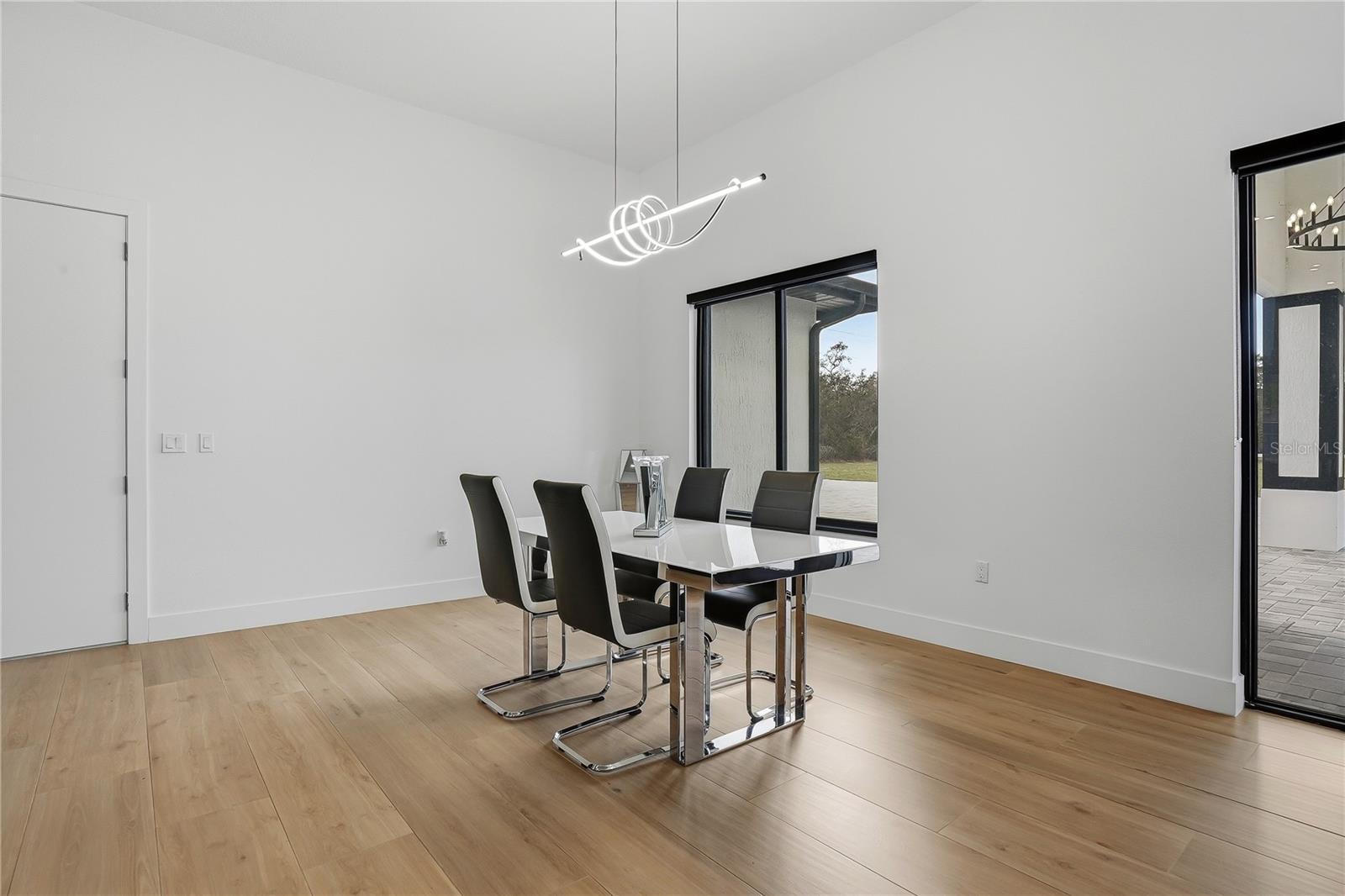 Listing photo id 10 for 17736 Overstreet Lane