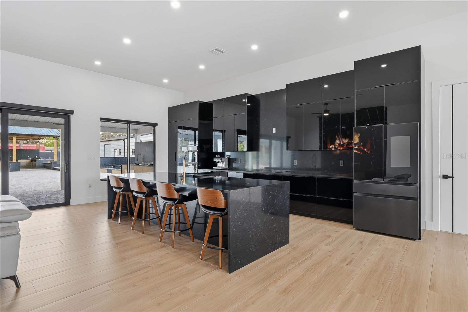 Listing photo id 12 for 17736 Overstreet Lane