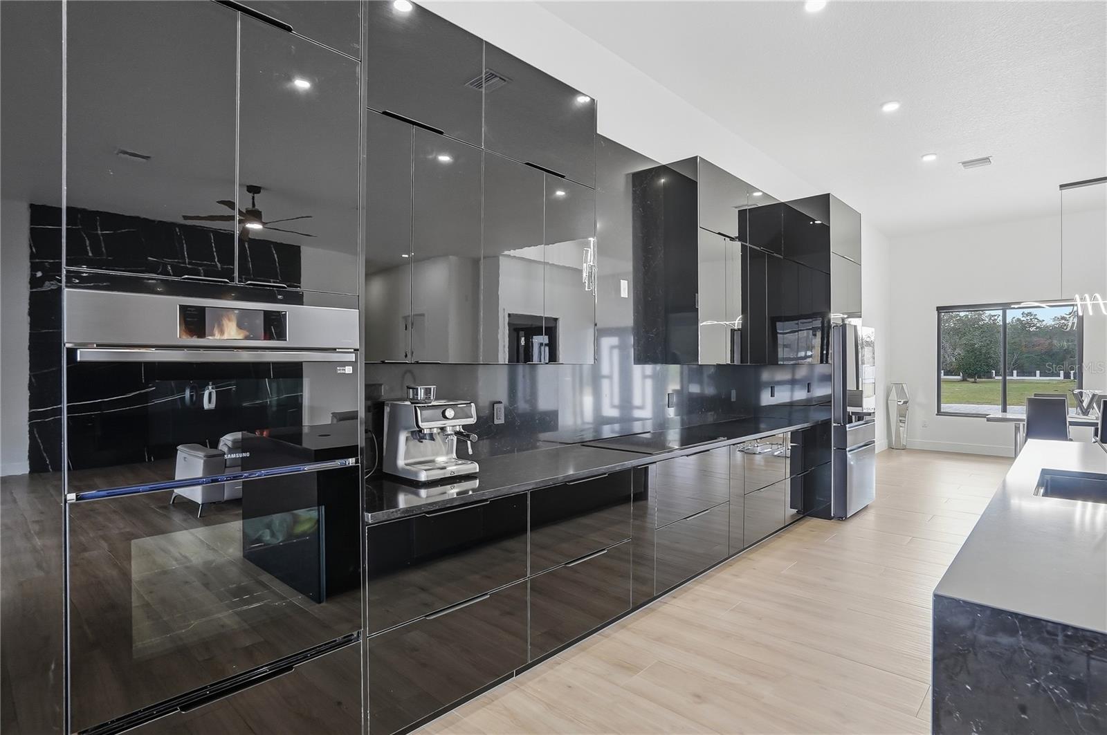 Listing photo id 15 for 17736 Overstreet Lane