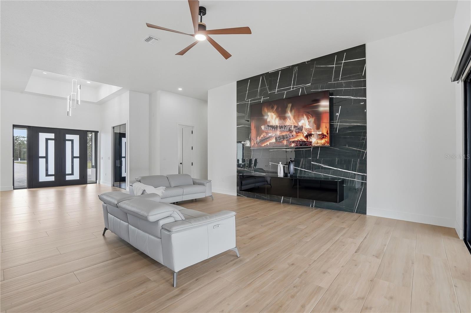 Listing photo id 19 for 17736 Overstreet Lane