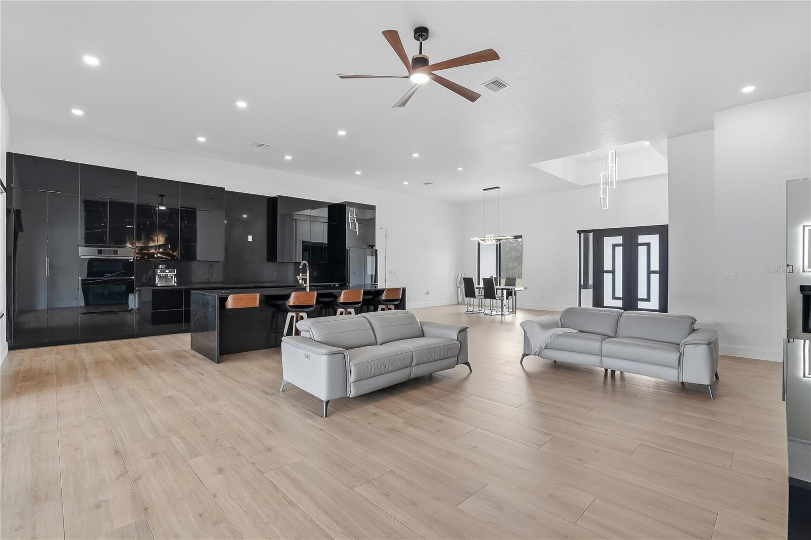 Listing photo id 20 for 17736 Overstreet Lane