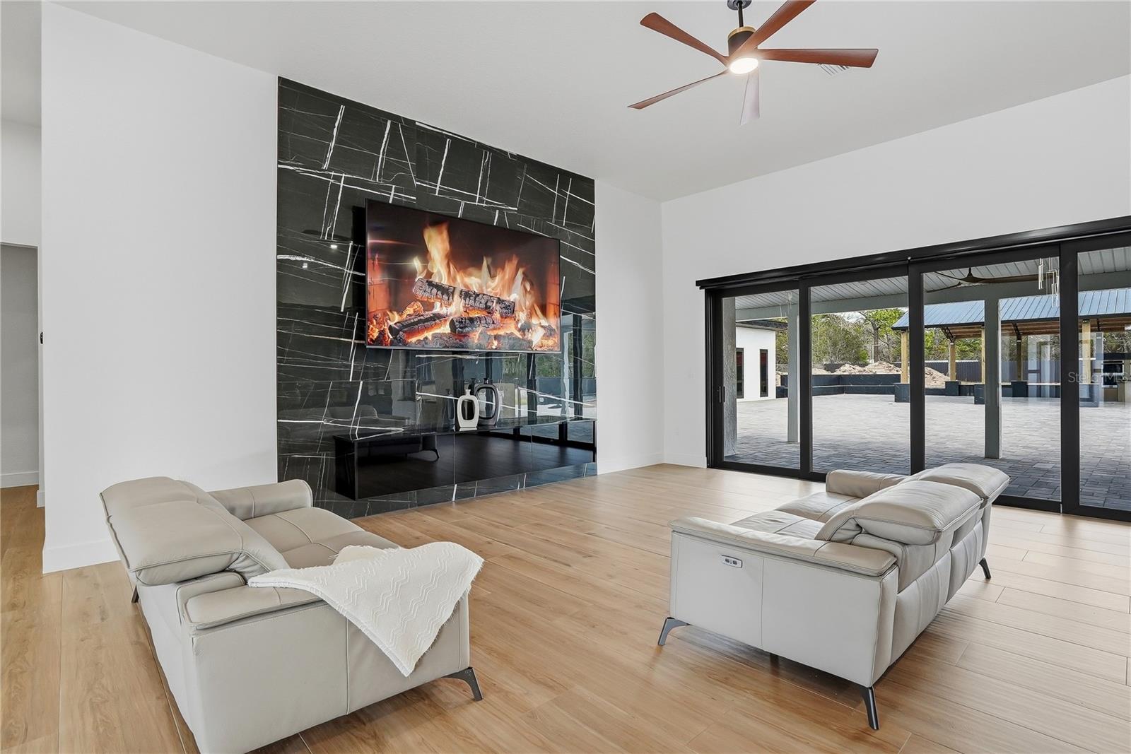 Listing photo id 21 for 17736 Overstreet Lane