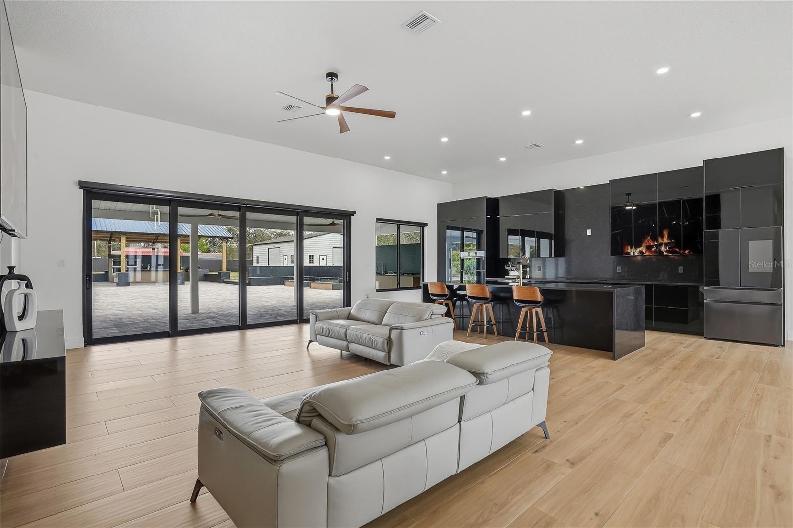 Listing photo id 22 for 17736 Overstreet Lane